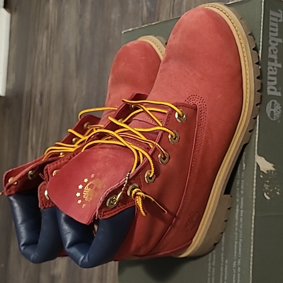 Size 5 timberland boots - Picture 2 of 4